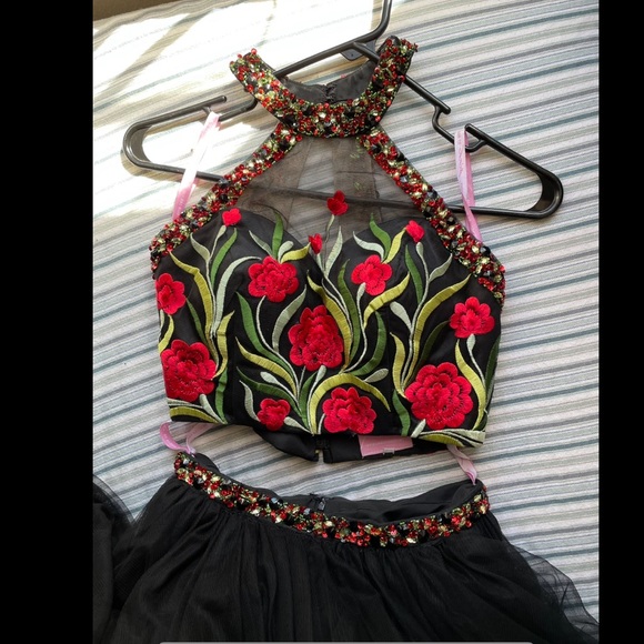 Black Floral Ball Gown Size 4 - Picture 4 of 15